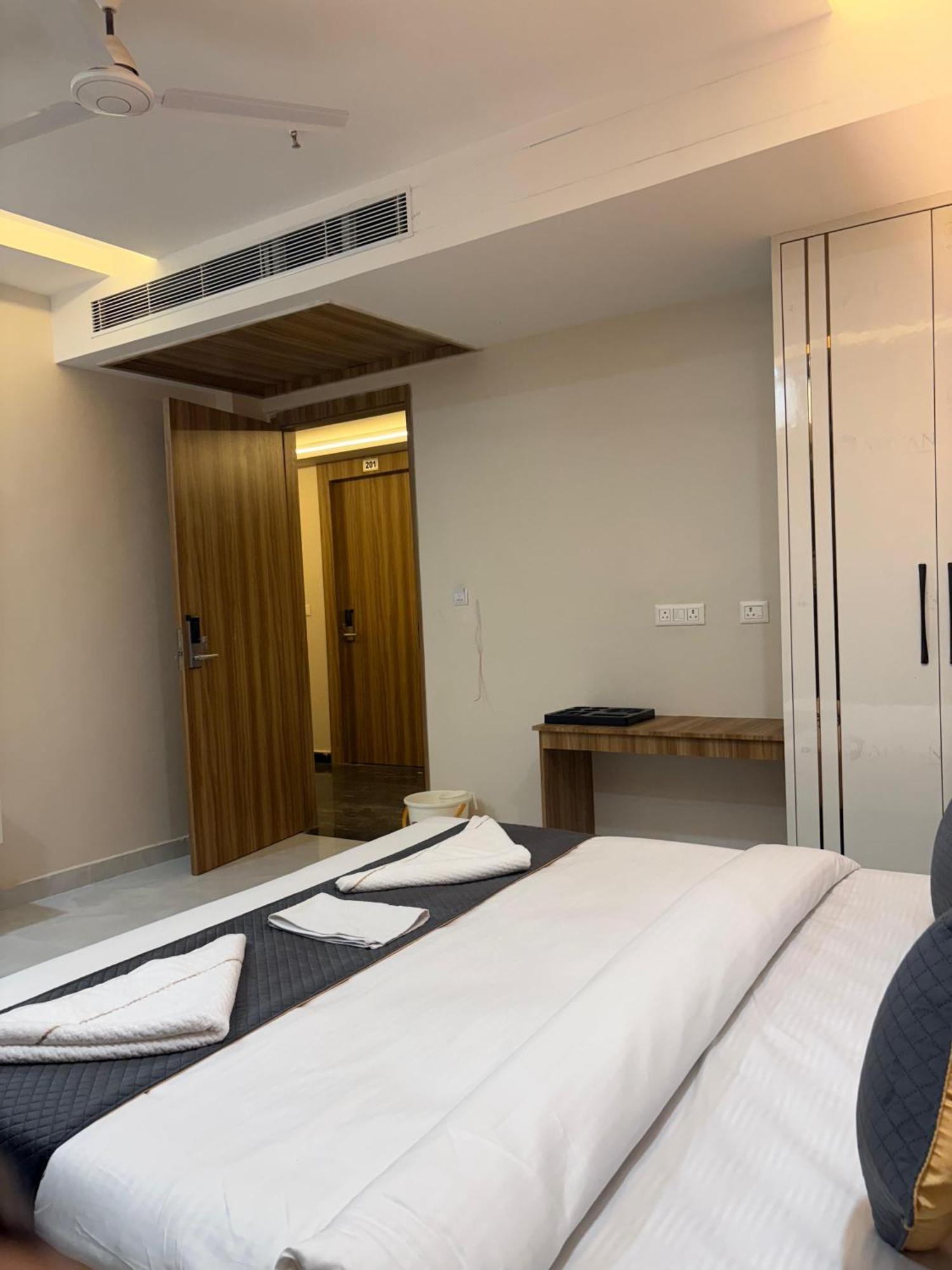 The Janki Hotel Ayodhya Zewnętrze zdjęcie