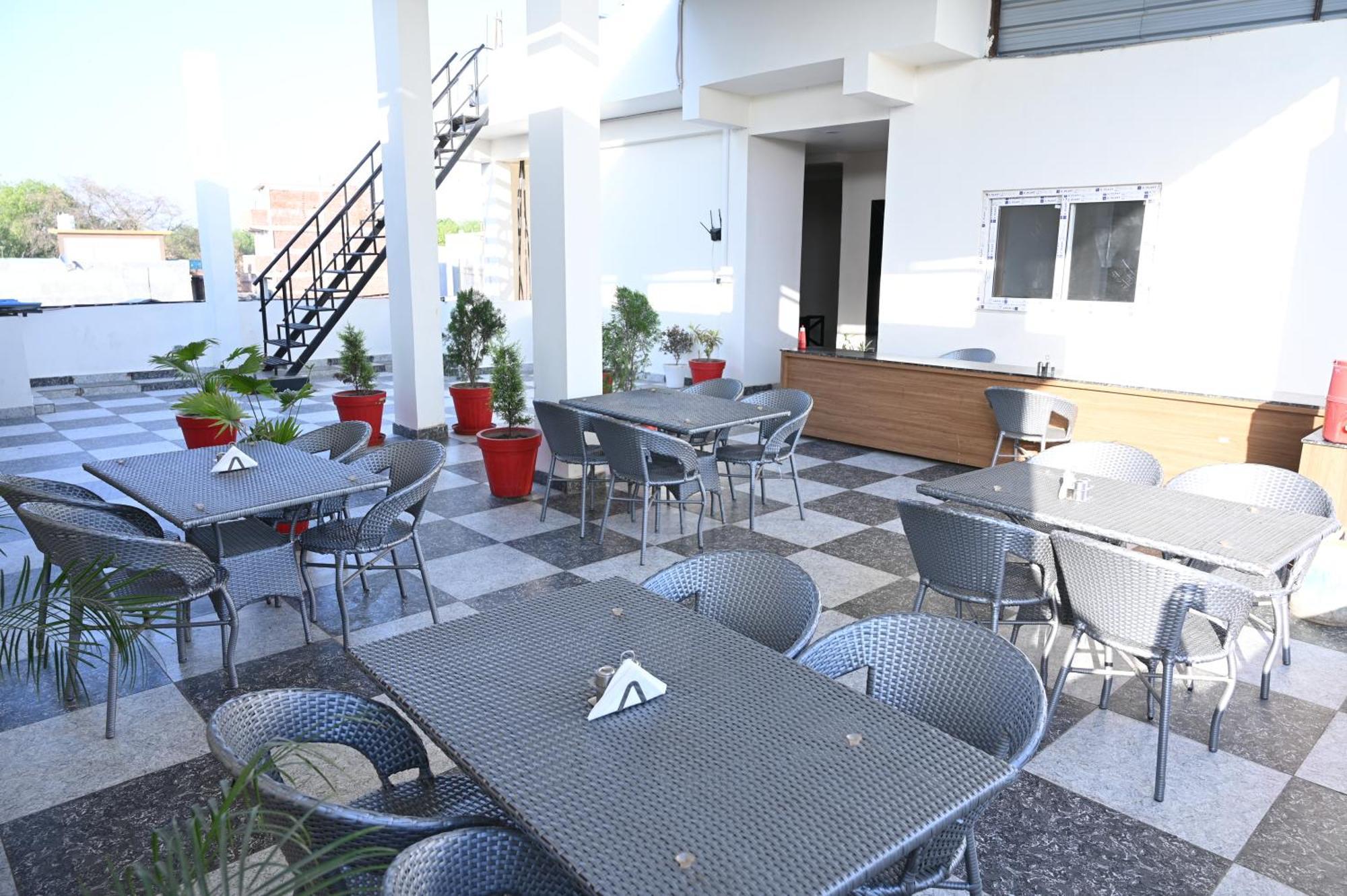 The Janki Hotel Ayodhya Zewnętrze zdjęcie
